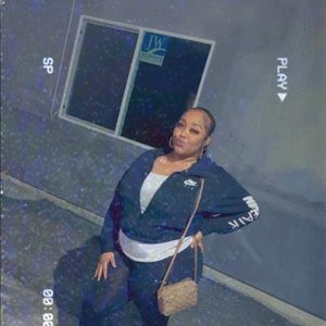 Meet your Posher, Raynaya